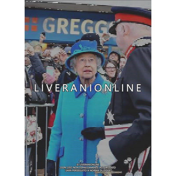 MANCHESTER, ENGLAND - NOVEMBER 14: Queen Elizabeth II arrives at Manchester Picadilly train station on November 14, 2013 in Manchester, England. ©photoshot/AGENZIA ALDO LIVERANI SAS - ITALY ONLY - EDITORIAL USE ONLY - Reali Inglesi: La Regina Elisabetta II d\'inghilterra e il marito Filippo Duca di Edimburgo in Visita a Manchester Gran Bretagna - 14 novembre 2013