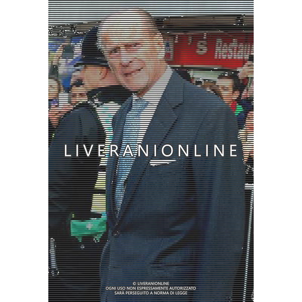 MANCHESTER, ENGLAND - NOVEMBER 14: Prince Philip, Duke of Edinburgh arrives at Manchester Picadilly train station on November 14, 2013 in Manchester, England. ©photoshot/AGENZIA ALDO LIVERANI SAS - ITALY ONLY - EDITORIAL USE ONLY - Reali Inglesi: La Regina Elisabetta II d\'inghilterra e il marito Filippo Duca di Edimburgo in Visita a Manchester Gran Bretagna - 14 novembre 2013