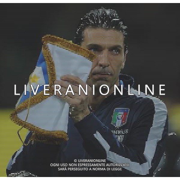 Amichevole Milano - 15.11.2013 Italia-Germania Nella Foto:buffon applaude all\'inno della germania mentre i tifosi fischiano /Ph.Vitez-Ag. Aldo Liverani