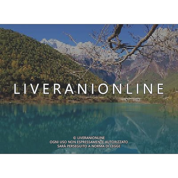 (131111) -- LIJIANG, Nov. 11, 2013 () -- Photo taken on Nov. 10, 2013 shows the scenery of Blue Moon Valley in Lijiang, southwest China\'s Yunnan Province. (/Zhai Zihe) (zc) ©photohsot/AGENZIA ALDO LIVERANI SAS - ITALY ONLY - EDITORIAL USE ONLY - Il paesaggio di Blue Moon Valley a Lijiang, Cina sud-occidentale della provincia dello Yunnan