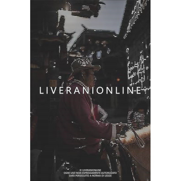 (131112) -- LIJIANG, Nov. 12, 2013 () -- A man rides on a horse in the old town of Lijiang, southwest China\'s Yunnan Province, Nov. 5, 2013. (/Shen Hong) (mp) ©photoshot/AGENZIA ALDO LIVERANI SAS - ITALY ONLY - La popolazione e le abitazioni della citta\' vecchia di Lijiang, Cina sud-occidentale dello Yunnan Provincia , 6 novembre 2013.