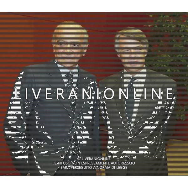 MILANO 25/10/2004 VIA SOLFERINO, 26 PRESENTAZIONE DEL LIBRO: -STORIA DI UN GIUDICE ITALIANO- NELLA FOTO PIERO PASSETTI E FERRUCCIO DE BORTOLI FOTO MARIO ROMANO/AG ALDO LIVERANI