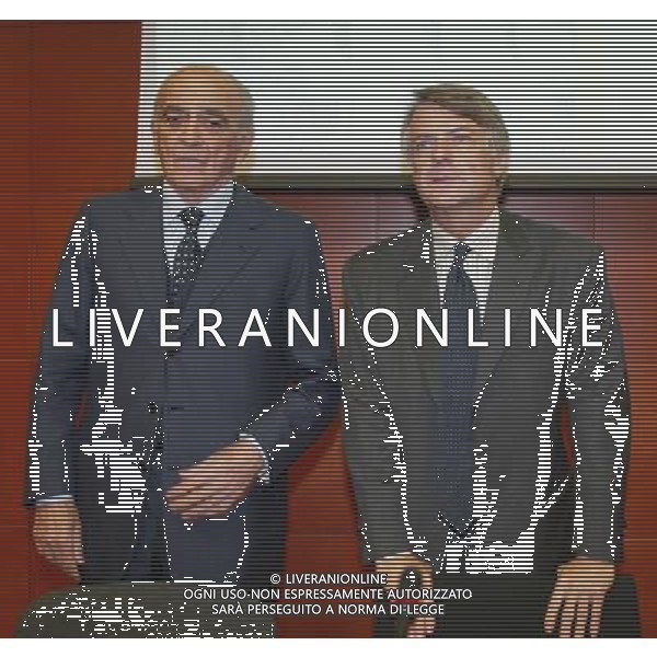 MILANO 25/10/2004 VIA SOLFERINO, 26 PRESENTAZIONE DEL LIBRO: -STORIA DI UN GIUDICE ITALIANO- NELLA FOTO PIERO PASSETTI E FERRUCCIO DE BORTOLI FOTO MARIO ROMANO/AG ALDO LIVERANI