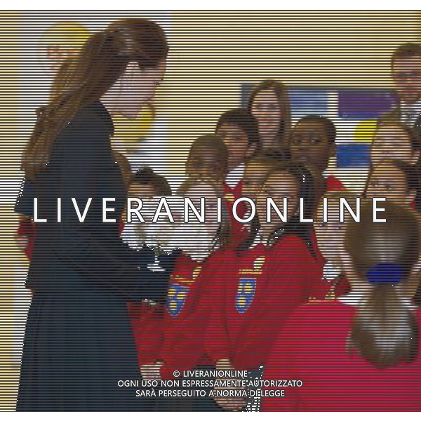 The Duchess of Cambridge meeting children from a local school, St Edmunds, while attending a forum for the Charity Place2be at the offices of Clifford Chance, Canary Wharf, London. ©photoshot/AGENZIA ALDO LIVERANI SAS - ITALY ONLY - REALI INGLESI: Kate Middleton Duchessa di Cambridge presenzia a un forum benefico presso gli uffici di Clifford Chance, Canary Wharf, Londra