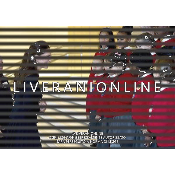  The Duchess of Cambridge meeting children from a local school, St Edmunds, while attending a forum for the Charity Place2be at the offices of Clifford Chance, Canary Wharf, London. ©photoshot/AGENZIA ALDO LIVERANI SAS - ITALY ONLY - REALI INGLESI: Kate Middleton Duchessa di Cambridge presenzia a un forum benefico presso gli uffici di Clifford Chance, Canary Wharf, Londra