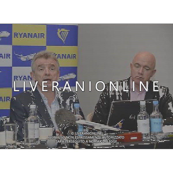 Michael O\'Leary and David O\'Brien discuss in the press conference: Ryanair opening 12 new Stansted routes from April 2014. Ryanair press conderence in the Montcalm London City Hotel, London, 21/11/13 ©photohsot/AGENZIA ALDO LIVERANI SAS - ITALY ONLY - EDITORIAL USE ONLY -