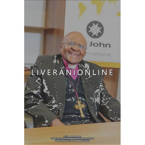 Archbishop Desmond Tutu seen at the London offices of St. John International. The organisation is best known around the world for its organisation, the St John Ambulance service. Tutu, as Prior of St John South Africa, is an advocate of the ST JOHN MOTHER AND CHILD PROGRAMME which aims to tackle maternal and newborn mortality rates in Southern Africa. The 82 year old cleric has mostly retired from public life but made this rare appearance to coment on the vote to ordain female bishops. He said he was delighted with the news. contact: louisa.boyle@orderofstjohn.org tel +442075539312 ©photoshot/AGENZIA ALDO LIVERANI SAS - ITALY ONLY - Desmond Mpilo Tutu arcivescovo anglicano e attivista sudafricano presso gli uffici St. John International di Londra