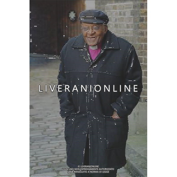 Archbishop Desmond Tutu seen at the London offices of St. John International. The organisation is best known around the world for its organisation, the St John Ambulance service. Tutu, as Prior of St John South Africa, is an advocate of the ST JOHN MOTHER AND CHILD PROGRAMME which aims to tackle maternal and newborn mortality rates in Southern Africa. The 82 year old cleric has mostly retired from public life but made this rare appearance to coment on the vote to ordain female bishops. He said he was delighted with the news. contact: louisa.boyle@orderofstjohn.org tel +442075539312 ©photoshot/AGENZIA ALDO LIVERANI SAS - ITALY ONLY - Desmond Mpilo Tutu arcivescovo anglicano e attivista sudafricano presso gli uffici St. John International di Londra