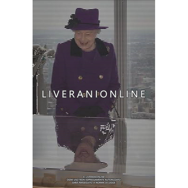 Queen Elizabeth II during her visit to The Shard in London where she met young people from the local area and toured the viewing deck of the country\'s highest building. ©PHOTOSHOT/AGENZIA ALDO LIVERANI SAS - ITALY ONLY - EDITORIAL USE ONLY - REALI INGLESI: La regina Elisabetta II d\'Inghilterra