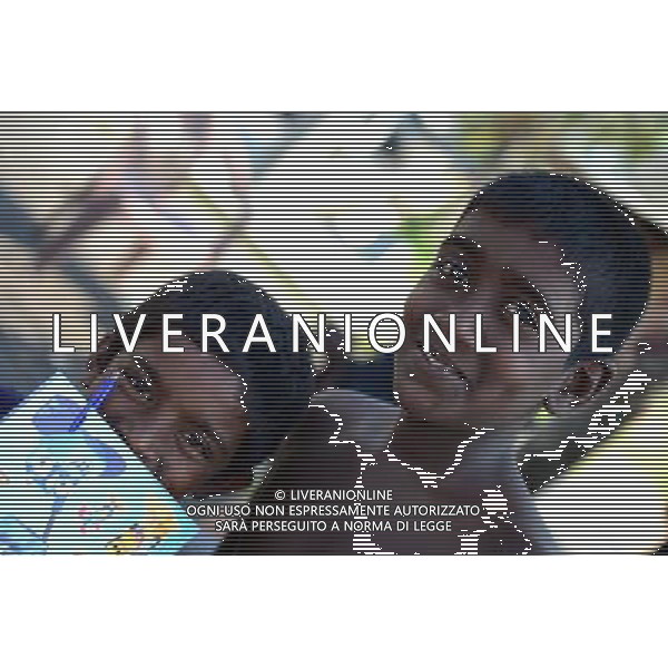 (131121) -- GALLE, Nov. 21, 2013 () -- Two local children smile in the old town of Galle, Sri Lanka, Nov. 18, 2013. Founded in the 16th century by the Portuguese, Galle reached the height of its development in the 18th century, before the arrival of the British. It is the best example of a fortified city built by Europeans in South and South-East Asia, showing the interaction between European architectural styles and South Asian traditions. Old town of Galle and its fortifications was listed as one of the UNESCO World Heritage Sites in 1988. (/Qin Qing) (hy) ©photoshot/AGENZIA ALDO LIVERANI SAS - ITALY ONLY - Vedute della popolazione nella citta\' vecchia di Galle in Sri Lanka, con le sue fortificazioni e\' stata dichiarata come uno dei patrimoni dell\'umanitˆ dell\'UNESCO nel 1988