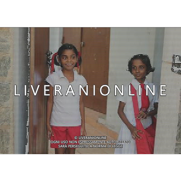 (131121) -- GALLE, Nov. 21, 2013 () -- Two local students wait for their friend by the gate of their school in Galle, Sri Lanka, Nov. 18, 2013. Founded in the 16th century by the Portuguese, Galle reached the height of its development in the 18th century, before the arrival of the British. It is the best example of a fortified city built by Europeans in South and South-East Asia, showing the interaction between European architectural styles and South Asian traditions. Old town of Galle and its fortifications was listed as one of the UNESCO World Heritage Sites in 1988. (/Li Peng) (hy) ©photoshot/AGENZIA ALDO LIVERANI SAS - ITALY ONLY - Vedute della popolazione nella citta\' vecchia di Galle in Sri Lanka, con le sue fortificazioni e\' stata dichiarata come uno dei patrimoni dell\'umanitˆ dell\'UNESCO nel 1988