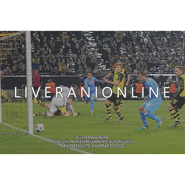 BORUSSIA DORTMUND - NAPOLI CHAMPIONS LEAGUE 26 NOVEMBRE 2013 NELLA FOTO: IL PALO DI CALLEJON ©MOSCA/AGENZIA ALDO LIVERANI SAS
