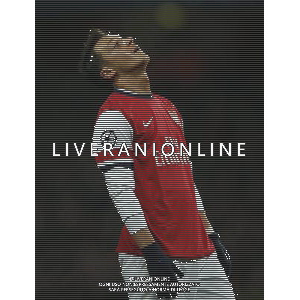 (131127) -- LONDON, Nov. 27, 2013 () -- Mesut Ozil of Arsenal looks dejected after missing a goal chance during the UEFA Champions League Group F match between Arsenal and Marseille at Emirates Stadium in London, Britain on Nov. 26, 2013. Arsenal won 2-0.(/Wang Lili) ©PHOTOSHOT/AGENZIA ALDO LIVERANI SAS - ITALY ONLY - ARSENAL VS MARSIGLIA partita di UEFA Champions League Gruppo F allo stadio Emirates Stadium di Londra, Gran Bretagna il 26 novembre 2013. L\'Arsenal ha vinto 2-0.