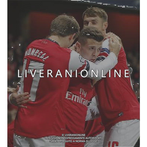 (131127) -- LONDON, Nov. 27, 2013 () -- Jack Wilshere (C) of Arsenal celebrates his first goal with teammates Nacho Monreal(L) and Aaron Ramsey during the UEFA Champions League Group F match between Arsenal and Marseille at Emirates Stadium in London, Britain on Nov. 26, 2013. Arsenal won 2-0.(/Wang Lili) ©PHOTOSHOT/AGENZIA ALDO LIVERANI SAS - ITALY ONLY - ARSENAL VS MARSIGLIA partita di UEFA Champions League Gruppo F allo stadio Emirates Stadium di Londra, Gran Bretagna il 26 novembre 2013. L\'Arsenal ha vinto 2-0.