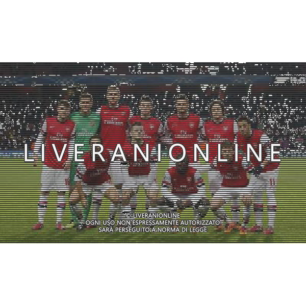 (131127) -- LONDON, Nov. 27, 2013 () -- Players of Arsenal line up ahead of during the UEFA Champions League Group F match between Arsenal and Marseille at Emirates Stadium in London, Britain on Nov. 26, 2013. Arsenal won 2-0.(/Wang Lili) ©PHOTOSHOT/AGENZIA ALDO LIVERANI SAS - ITALY ONLY - ARSENAL VS MARSIGLIA partita di UEFA Champions League Gruppo F allo stadio Emirates Stadium di Londra, Gran Bretagna il 26 novembre 2013. L\'Arsenal ha vinto 2-0.