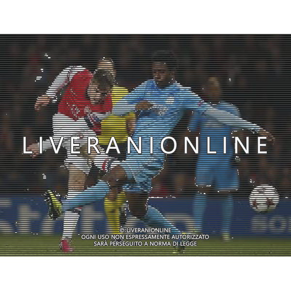 (131127) -- LONDON, Nov. 27, 2013 () -- Aaron Ramsey (L) of Arsenal shoots during the UEFA Champions League Group F match between Arsenal and Marseille at Emirates Stadium in London, Britain on Nov. 26, 2013. Arsenal won 2-0.(/Wang Lili) ©PHOTOSHOT/AGENZIA ALDO LIVERANI SAS - ITALY ONLY - ARSENAL VS MARSIGLIA partita di UEFA Champions League Gruppo F allo stadio Emirates Stadium di Londra, Gran Bretagna il 26 novembre 2013. L\'Arsenal ha vinto 2-0.