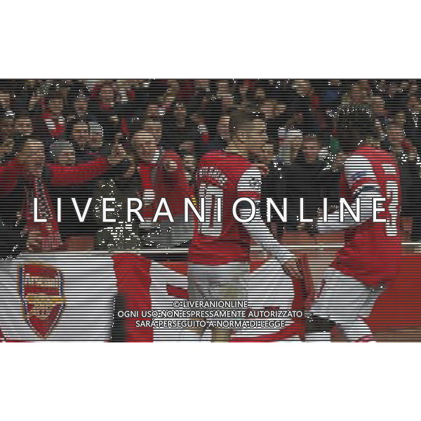 (131127) -- LONDON, Nov. 27, 2013 () -- Jack Wilshere (L) of Arsenal celebrates his first goal with teammate Bacary Sagna during the UEFA Champions League Group F match between Arsenal and Marseille at Emirates Stadium in London, Britain on Nov. 26, 2013. Arsenal won 2-0.(/Wang Lili) ©PHOTOSHOT/AGENZIA ALDO LIVERANI SAS - ITALY ONLY - ARSENAL VS MARSIGLIA partita di UEFA Champions League Gruppo F allo stadio Emirates Stadium di Londra, Gran Bretagna il 26 novembre 2013. L\'Arsenal ha vinto 2-0.