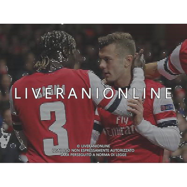 (131127) -- LONDON, Nov. 27, 2013 () -- Jack Wilshere (R) of Arsenal celebrates his first goal with teammate Bacary Sagna during the UEFA Champions League Group F match between Arsenal and Marseille at Emirates Stadium in London, Britain on Nov. 26, 2013. Arsenal won 2-0.(/Wang Lili) ©PHOTOSHOT/AGENZIA ALDO LIVERANI SAS - ITALY ONLY - ARSENAL VS MARSIGLIA partita di UEFA Champions League Gruppo F allo stadio Emirates Stadium di Londra, Gran Bretagna il 26 novembre 2013. L\'Arsenal ha vinto 2-0.