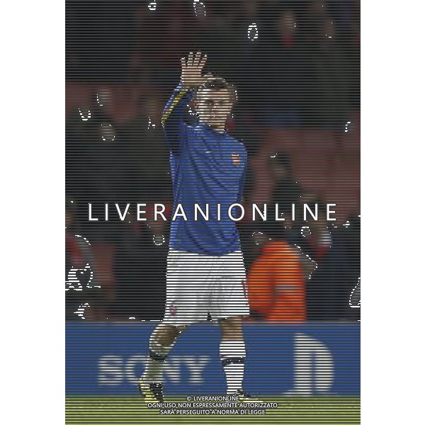 (131127) -- LONDON, Nov. 27, 2013 () -- Jack Wilshere of Arsenal greets the spectators after the UEFA Champions League Group F match between Arsenal and Marseille at Emirates Stadium in London, Britain on Nov. 26, 2013. Arsenal won 2-0.(/Wang Lili) ©PHOTOSHOT/AGENZIA ALDO LIVERANI SAS - ITALY ONLY - ARSENAL VS MARSIGLIA partita di UEFA Champions League Gruppo F allo stadio Emirates Stadium di Londra, Gran Bretagna il 26 novembre 2013. L\'Arsenal ha vinto 2-0.