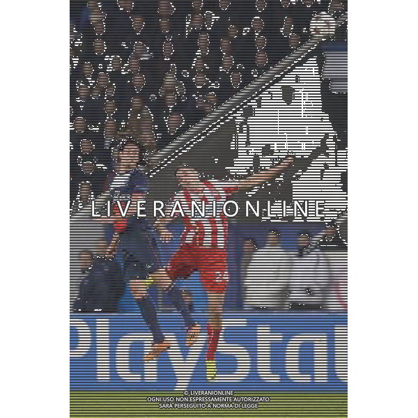 Edinson CAVANI / Kostas MANOLAS - 27.11.2013 - Paris Saint Germain / Olympiakos - Champions League Photo : Fred Porcu / Icon Sport AG ALDO LIVERANI SAS ONLY ITALY