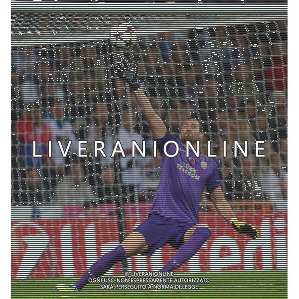 UEFA Champions League group B match between Real Madrid and Galatasaray SK at Santiago Bernabeu Stadium on November 27, 2013 in Madrid, Spain. Score: Real Madrid 4 vs Galatasaray 1 Pictured: Goalkeeper Eray Iscan of Galatasaray. LIGA MISTRZOW SEZON 2013/2014 PILKA NOZNA REAL MADRYT vs GALATASARAY ISTAMBUL FOT.SESKIM PHOTO/NEWSPIX.PL POLAND, TURKEY, GERMANY, AUSTRIA AND UK OUT !!! --- Newspix.pl AG ALDO LIVERANI SAS ONLY ITALY *** Local Caption *** www.newspix.pl mail us: info@newspix.pl call us: 0048 022 23 22 222 --- Polish Picture Agency by Ringier Axel Springer Poland