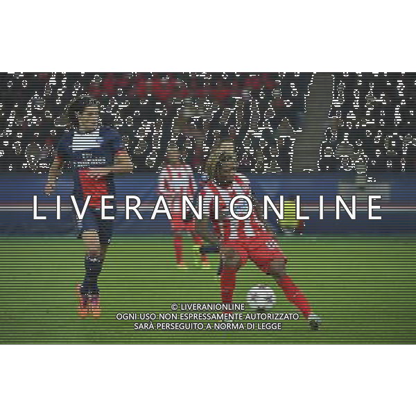 Edinson CAVANI / Gaetan BONG - 27.11.2013 - Paris Saint Germain / Olympiakos - Champions League Photo : Winter Press / Icon Sport AG ALDO LIVERANI SAS ONLY ITALY