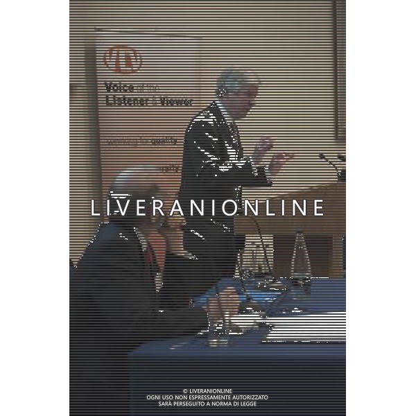 Lord Hall of Birkenhead, the BBC Director-General speaks to delegates of the Voice of the Listener \' Viewer at their Autumn\'s Annual AGM held at the Geological Society in Piccadilly. London ©photoshot/AGENZIA ALDO LIVERANI SAS - ITALY ONLY - Tony Hall direttore generale della Bbc