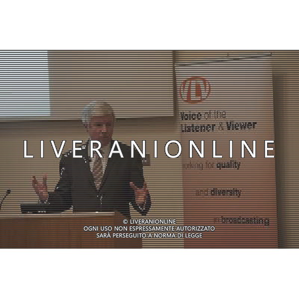 Lord Hall of Birkenhead, the BBC Director-General speaks to delegates of the Voice of the Listener \' Viewer at their Autumn\'s Annual AGM held at the Geological Society in Piccadilly. London ©photoshot/AGENZIA ALDO LIVERANI SAS - ITALY ONLY - Tony Hall direttore generale della Bbc