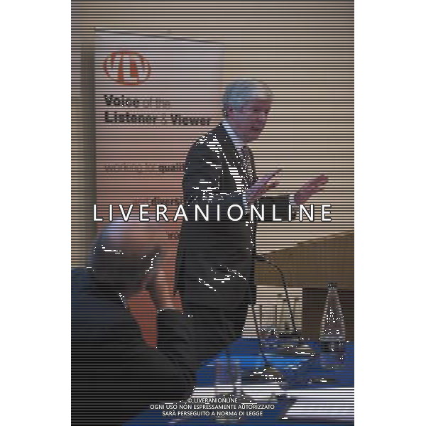 Lord Hall of Birkenhead, the BBC Director-General speaks to delegates of the Voice of the Listener \' Viewer at their Autumn\'s Annual AGM held at the Geological Society in Piccadilly. London ©photoshot/AGENZIA ALDO LIVERANI SAS - ITALY ONLY - Tony Hall direttore generale della Bbc