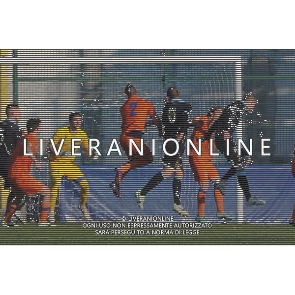 Busto Arsizio (VA) 1-12-2013 Stadio Carlo Speroni Campionato Lega PRO Prima Divisione girone A - 12å¡ giornata Pro Patria - Virtus Entella nella foto Cervo Deluca Cesar segna 1 a 0 Virtus Entella foto Roberto Garavaglia - ag. Aldo Liverani sas