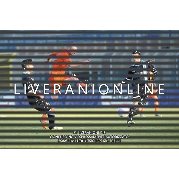 Busto Arsizio (VA) 1-12-2013 Stadio Carlo Speroni Campionato Lega PRO Prima Divisione girone A - 12å¡ giornata Pro Patria - Virtus Entella nella foto Calzi al tiro foto Roberto Garavaglia - ag. Aldo Liverani sas