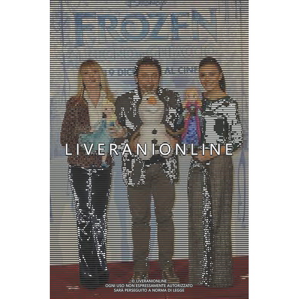 Roma - 02/12/2013 - St. Regis Grand Hotel - Photocall del film della Disney \' Frozen- Il Regno di Ghiaccio \' - nella foto: Serena Autieri Enrico Brignano e Serena Rossi / Ph. Fabrizio Corradetti - Ag. Aldo Liverani sas