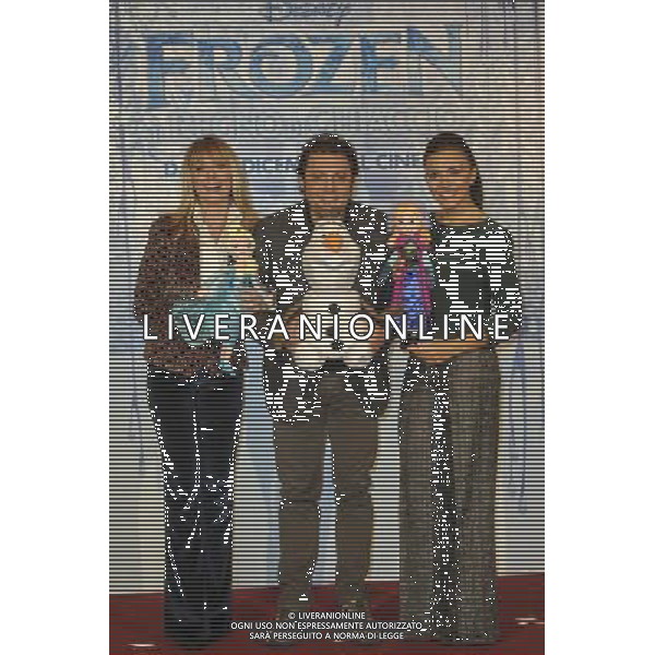 Roma - 02/12/2013 - St. Regis Grand Hotel - Photocall del film della Disney \' Frozen- Il Regno di Ghiaccio \' - nella foto: Serena Autieri Enrico Brignano e Serena Rossi / Ph. Fabrizio Corradetti - Ag. Aldo Liverani sas