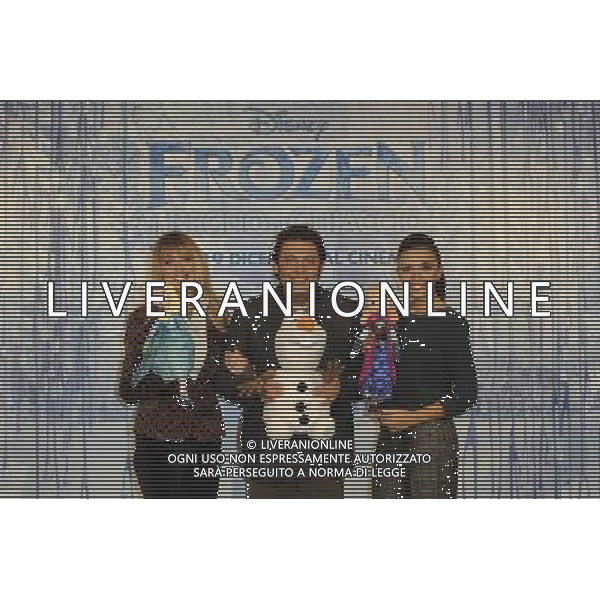Roma - 02/12/2013 - St. Regis Grand Hotel - Photocall del film della Disney \' Frozen- Il Regno di Ghiaccio \' - nella foto: Serena Autieri Enrico Brignano e Serena Rossi / Ph. Fabrizio Corradetti - Ag. Aldo Liverani sas