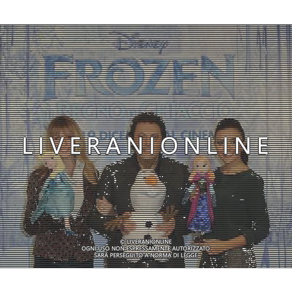 Roma - 02/12/2013 - St. Regis Grand Hotel - Photocall del film della Disney \' Frozen- Il Regno di Ghiaccio \' - nella foto: Serena Autieri Enrico Brignano e Serena Rossi / Ph. Fabrizio Corradetti - Ag. Aldo Liverani sas