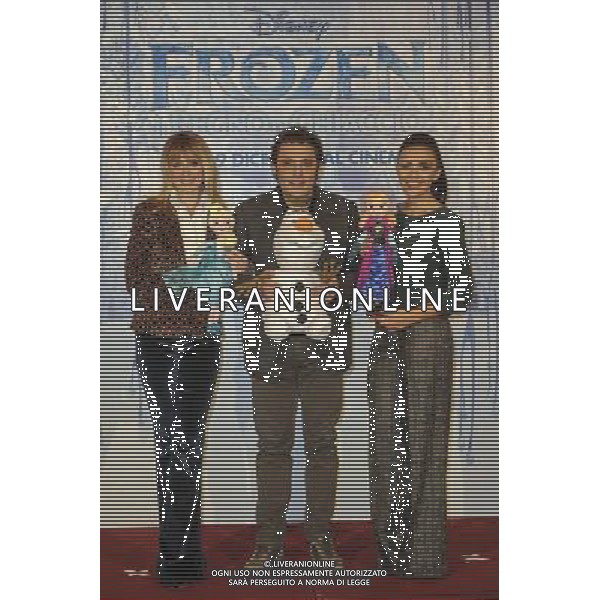 Roma - 02/12/2013 - St. Regis Grand Hotel - Photocall del film della Disney \' Frozen- Il Regno di Ghiaccio \' - nella foto: Serena Autieri Enrico Brignano e Serena Rossi / Ph. Fabrizio Corradetti - Ag. Aldo Liverani sas