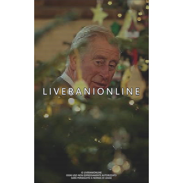 The Prince of Wales looks at Christmas trees during a visit to the Christmas tree festival held at St Paul\'s Church in Bedford. ©PHOTOSHOT/AGENZIA ALDO LIVERANI SAS - - REALI INGLESI: Il Principe Carlo d\'inghilterra durante la sua visita a Bedfordshire