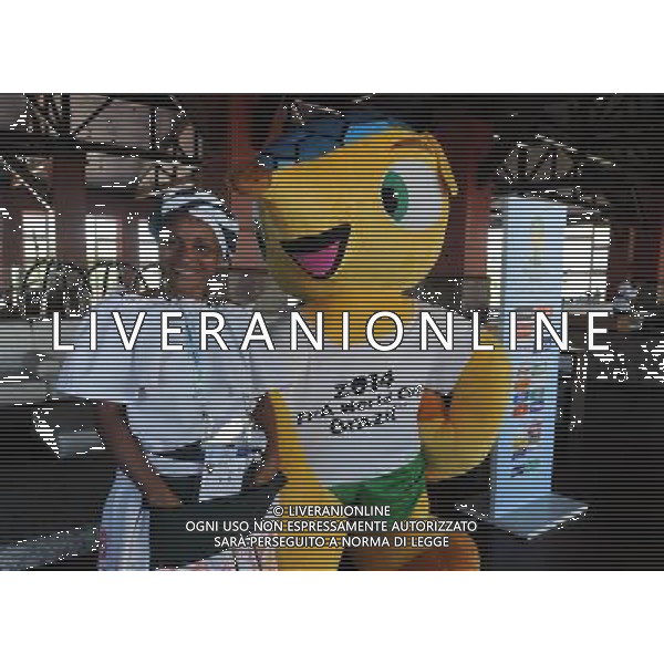 (131203) -- SALVADOR, Dec. 3, 2013 () -- A woman poses with the official pet of Brazils\' World Cup 2014 Fuleco in the inauguration of the Draw Week of the Brazil World Cup 2014 during the opening of the Press Center in the Costa do Sauipe complex, Salvador state, Brazil, on Dec. 2, 2013. (/TELAM) (rt) (ah) ©PHOTOSHOT/AGENZIA ALDO LIVERANI SAS - ITALY ONLY - Preparazione della sala stampa per l\'inaugurazione del sorteggio Settimanale dei Campionati Mondiali del 2014 in Brasile, 2 Dicembre 2013