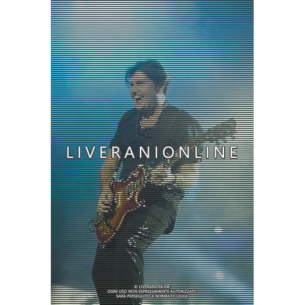 Simple Minds plays O2 Arena on 30/11/2013 at O2 Arena, London. Persons pictured: Charlie Burchill. ©photohsot/AGENZIA ALDO LIVERANI SAS - ITALY ONLY - EDITORIAL USE ONLY ©PHOTOHSOT/AGENZIA ALDO LIVERANI SAS - ITALY ONLY - EDITORIAL USE ONLY