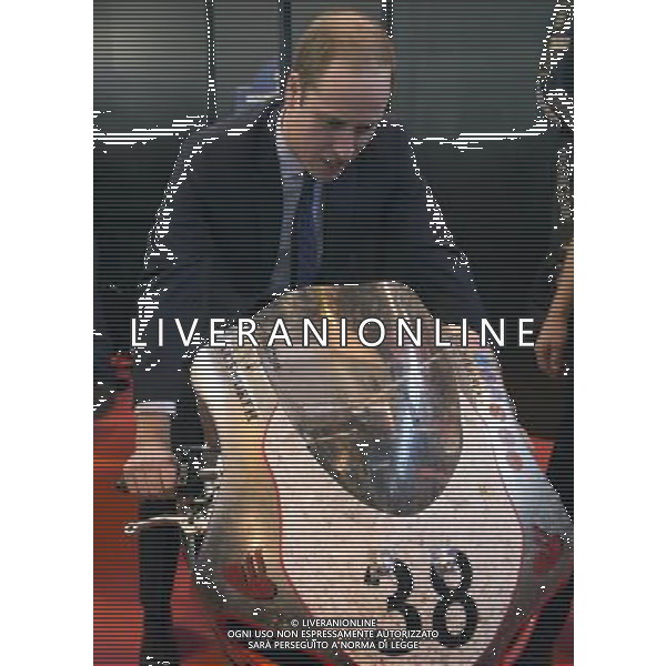 The Duke of Cambridge attended Motorcycle Live at the National Exhibition Centre in Birmingham. His Royal Highness met the show\'s organisers, toured the stands, and watched a live motorcycle displays. WILLIAM ON A NORTON BIKE ©photoshot/AGENZIA ALDO LIVERANI SAS - ITALY ONLY - REALI INGLESI: Il principe William d\'inghilterra ha incontrato gli organizzatori della mostra del Motociclo al Motorcycle Live at the National Exhibition Centre di Birmingham