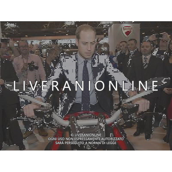 The Duke of Cambridge attended Motorcycle Live at the National Exhibition Centre in Birmingham. His Royal Highness met the show\'s organisers, toured the stands, and watched a live motorcycle displays. WILLIAM ON A DUCATTI ©photoshot/AGENZIA ALDO LIVERANI SAS - ITALY ONLY - REALI INGLESI: Il principe William d\'inghilterra ha incontrato gli organizzatori della mostra del Motociclo al Motorcycle Live at the National Exhibition Centre di Birmingham