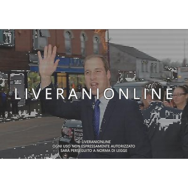 The Duke of Cambridge waves as he leaves Birmingham City Council after his visit to South and City College, Birmingham. ©photoshot/AGENZIA ALDO LIVERANI SAS - ITALY ONLY - REALI INGLESI: Il principe William d\'inghilterra in visita a Sud e City College, Birmingham.