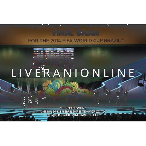 (131206) -- COSTA DO SAUIPE, Dec. 6, 2013 (Xinhua) -- Photo taken on Dec. 6, 2013 shows the performance prior to the ceremony of the final draw for the groups and matchups of the 2014 FIFA World Cup Brazil in Costa do Sauipe, Brazil. (Xinhua/Xu Zijian) AG ALDO LIVERANI SAS ONLY ITALY