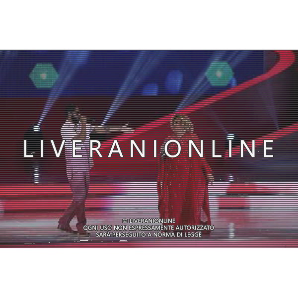 (131206) -- COSTA DO SAUIPE, Dec. 6, 2013 (Xinhua) -- Photo taken on Dec. 6, 2013 shows the performance prior to the ceremony of the final draw for the groups and matchups of the 2014 FIFA World Cup Brazil in Costa do Sauipe, Brazil. (Xinhua/Xu Zijian) AG ALDO LIVERANI SAS ONLY ITALY