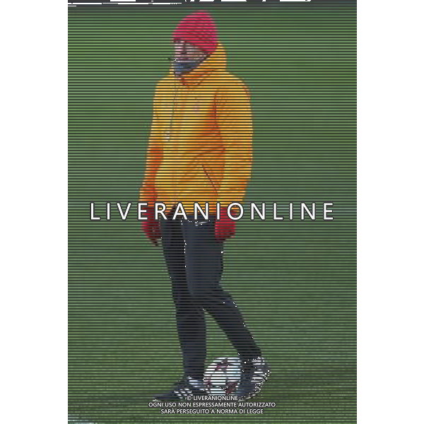 Galatasaray s Coach Roberto Mancini during a training session in Istanbul on December 9, 2013, on the eve of the UEFA Champions League football match Galatasaray vs Juventus AG ALDO LIVERANI SAS ONLY ITALY AG ALDO LIVERANI SAS ONLY ITALY