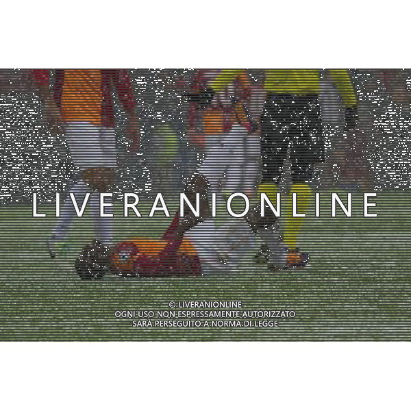 © Matteo Bottanelli/AGENZIA ALDO LIVERANI SAS Galatasaray - Juventus Uefa Champions League MB Istanbul 10 dicembre 2013 nella foto eboua a terra infortunato