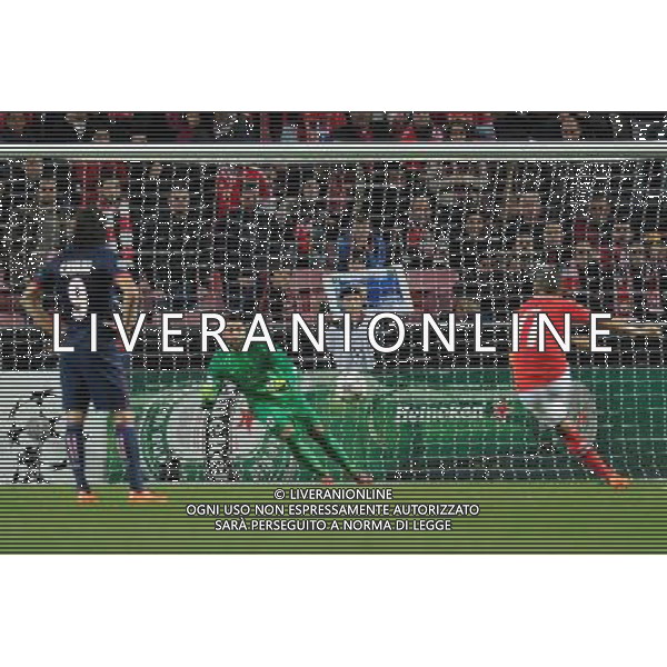 Penalty - Salvatore SIRIGU - 10.12.2013 - Benfica / Paris Saint Germain - Champions League Photo Amandine Noel / Icon Sport AG ALDO LIVERANI SAS ONLY ITALY