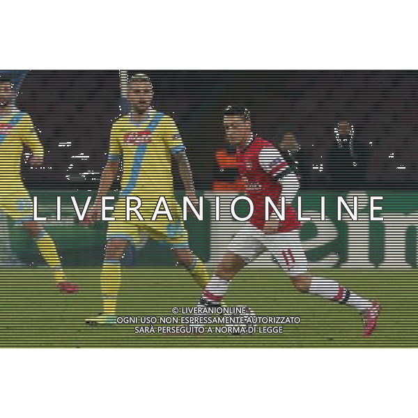NAPOLI - ARSENAL CHAMPIONS LEAGUE 11 DICEMBRE 2013 NELLA FOTO: OZIL, BEHRAMI ©MOSCA/AGENZIA ALDO LIVERANI SAS