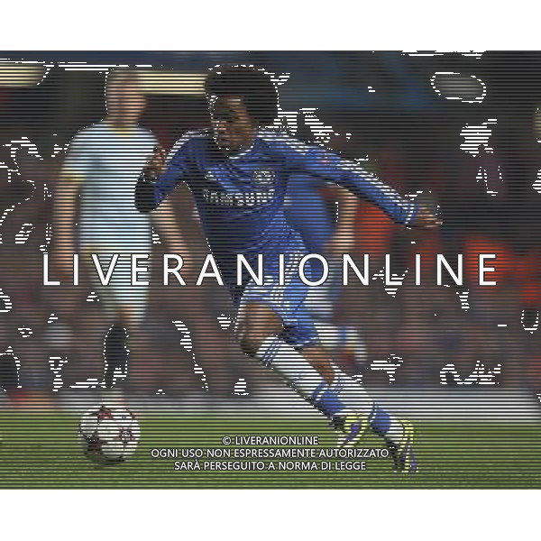 Chelsea\'s Willian in action Photo by Kieran Galvin/CameraSport Football - UEFA Champions League Group E - Chelsea v FC Steaua Bucuresti - Wednesday 11th December 2013 - Stamford Bridge - London © CameraSport - 43 Linden Ave. Countesthorpe. Leicester. England. LE8 5PG - Tel: +44 (0) 116 277 4147 - admin@camerasport.com - www.camerasport.com AG ALDO LIVERANI SAS ONLY ITALY