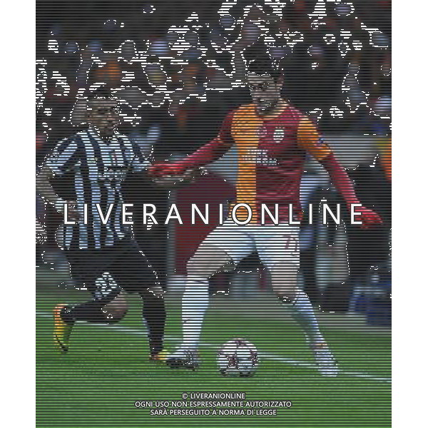 UEFA Champions League group B match between Galatasaray Istanbul and Juventus at Turk Telekom Arena Stadium on December 10, 2013 in Istanbul, Turkey. Pictured: Arturo Vidal of Juventus and Albert Riera (R) of Galatasaray. AG ALDO LIVERANI SAS ONLY ITALY